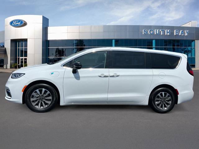 Used 2024 Chrysler Pacifica Limited FWD image 2