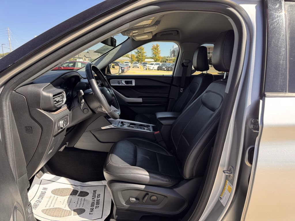 Certified 2022 Ford Explorer Limited w/ Equipment Group 301A image 9