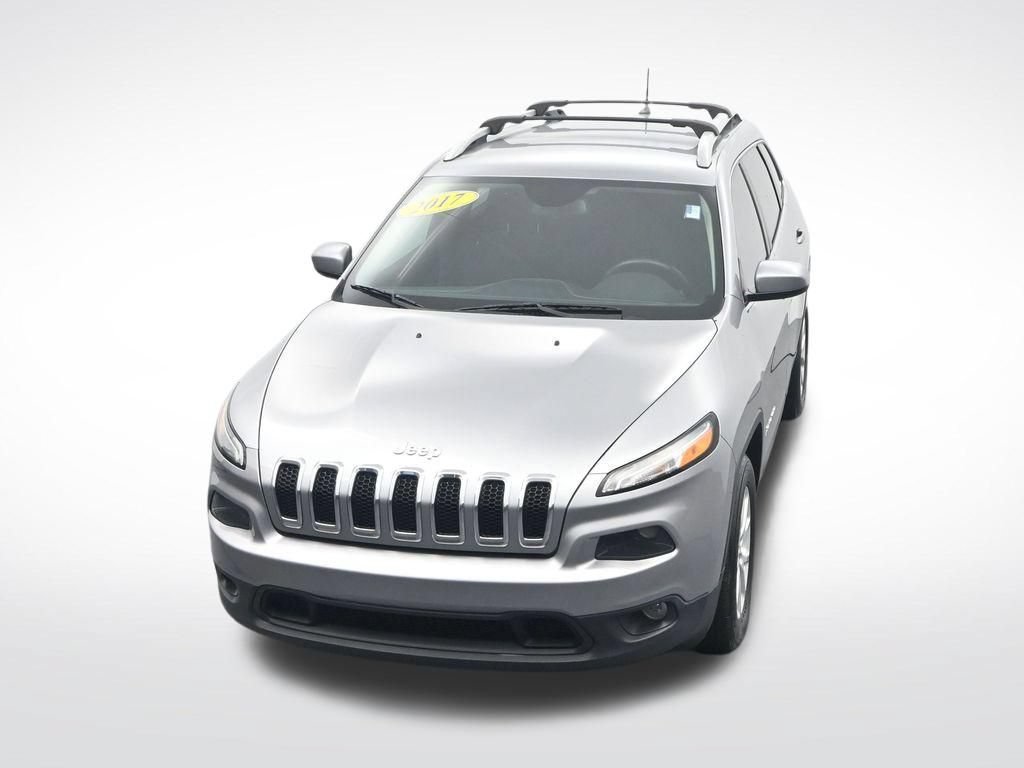Used 2017 Jeep Cherokee Latitude w/ Trailer Tow Group AWD/4WD image 24