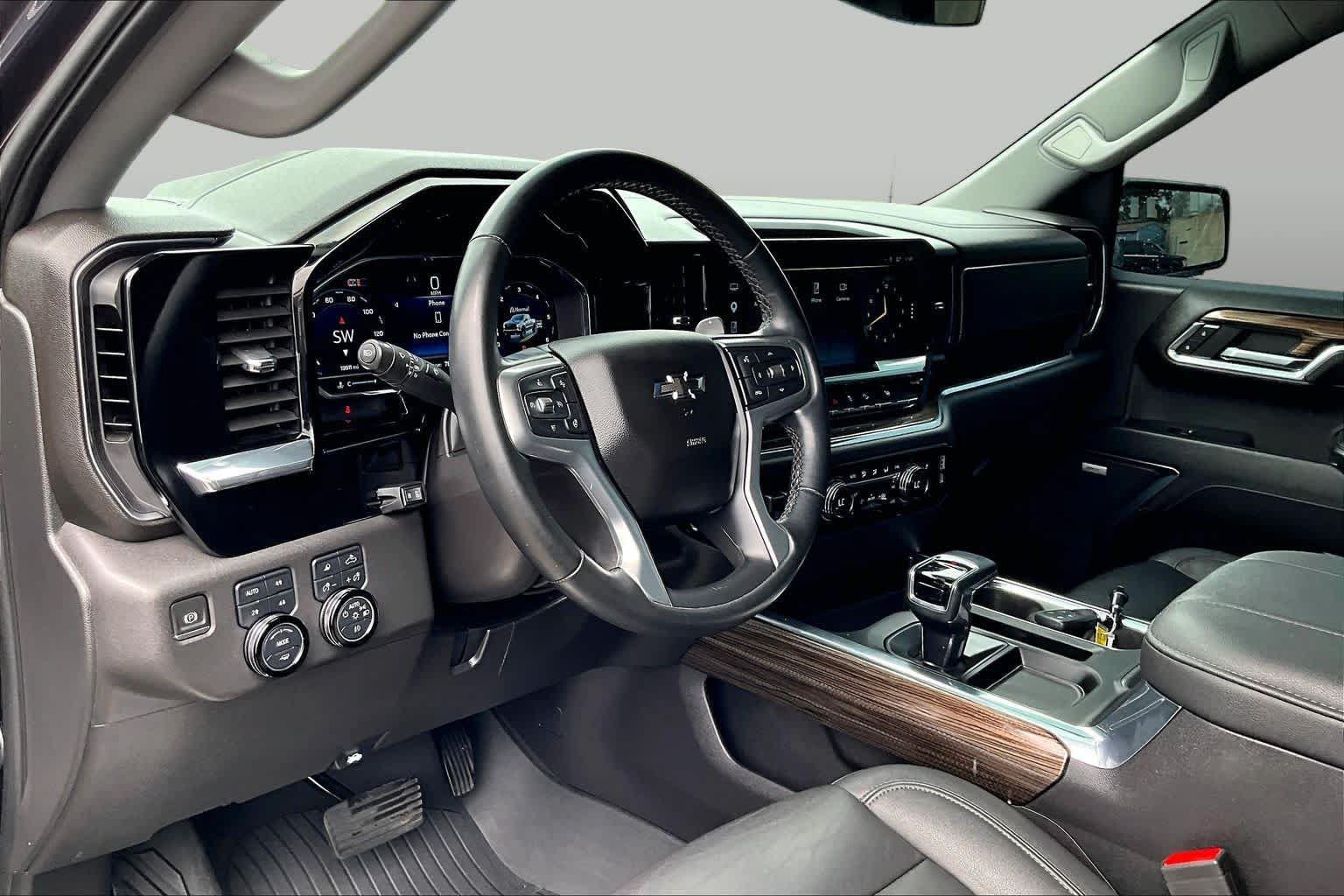 Used 2024 Chevrolet Silverado 1500 LT Trail Boss w/ LT Trail Boss Premium Package AWD/4WD image 18