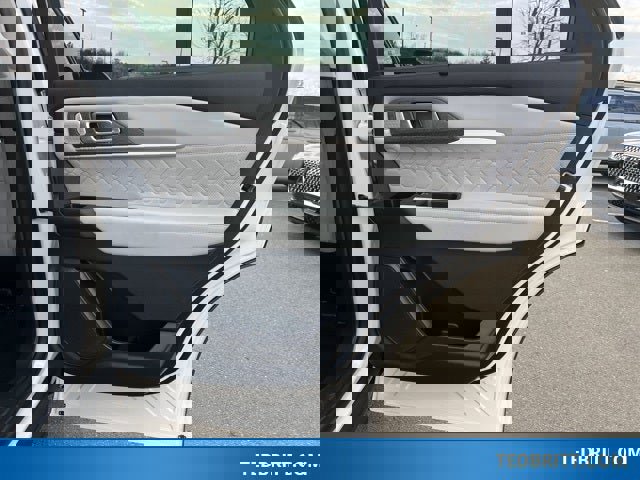 Certified 2025 Ford Explorer Platinum w/ Ultimate Package image 20