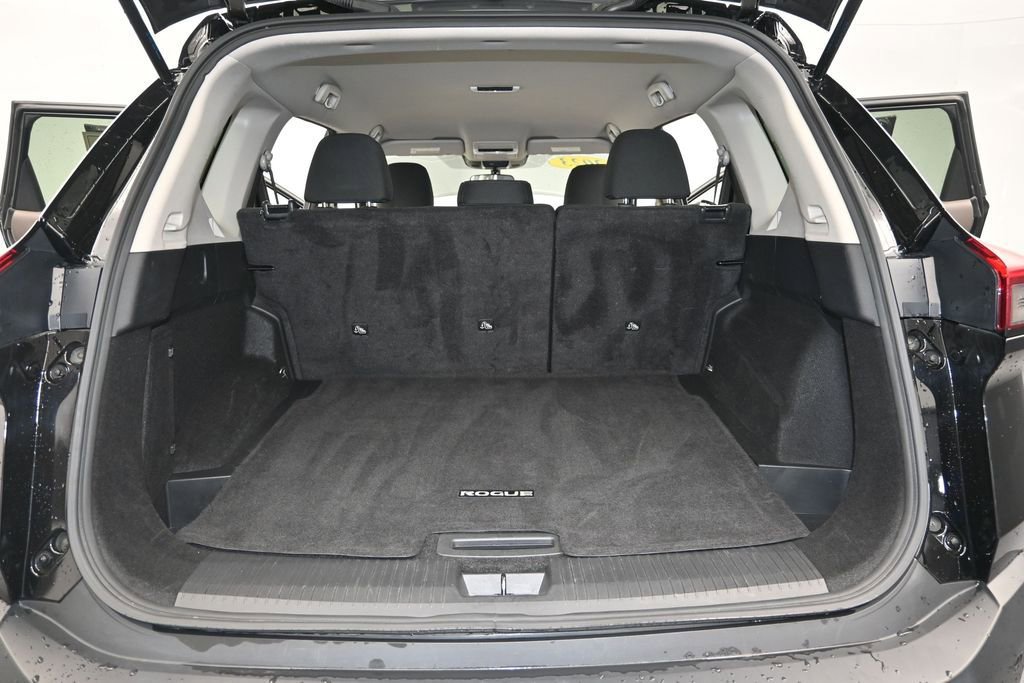 Used 2023 Nissan Rogue S AWD/4WD image 11