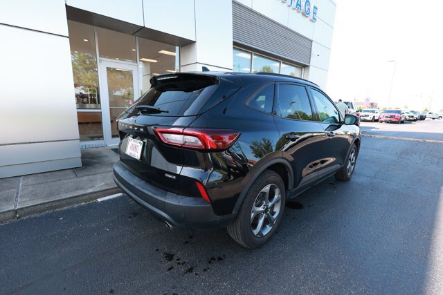 Certified 2025 Ford Escape ST-Line Select w/ Tech Pack #1 AWD/4WD image 3