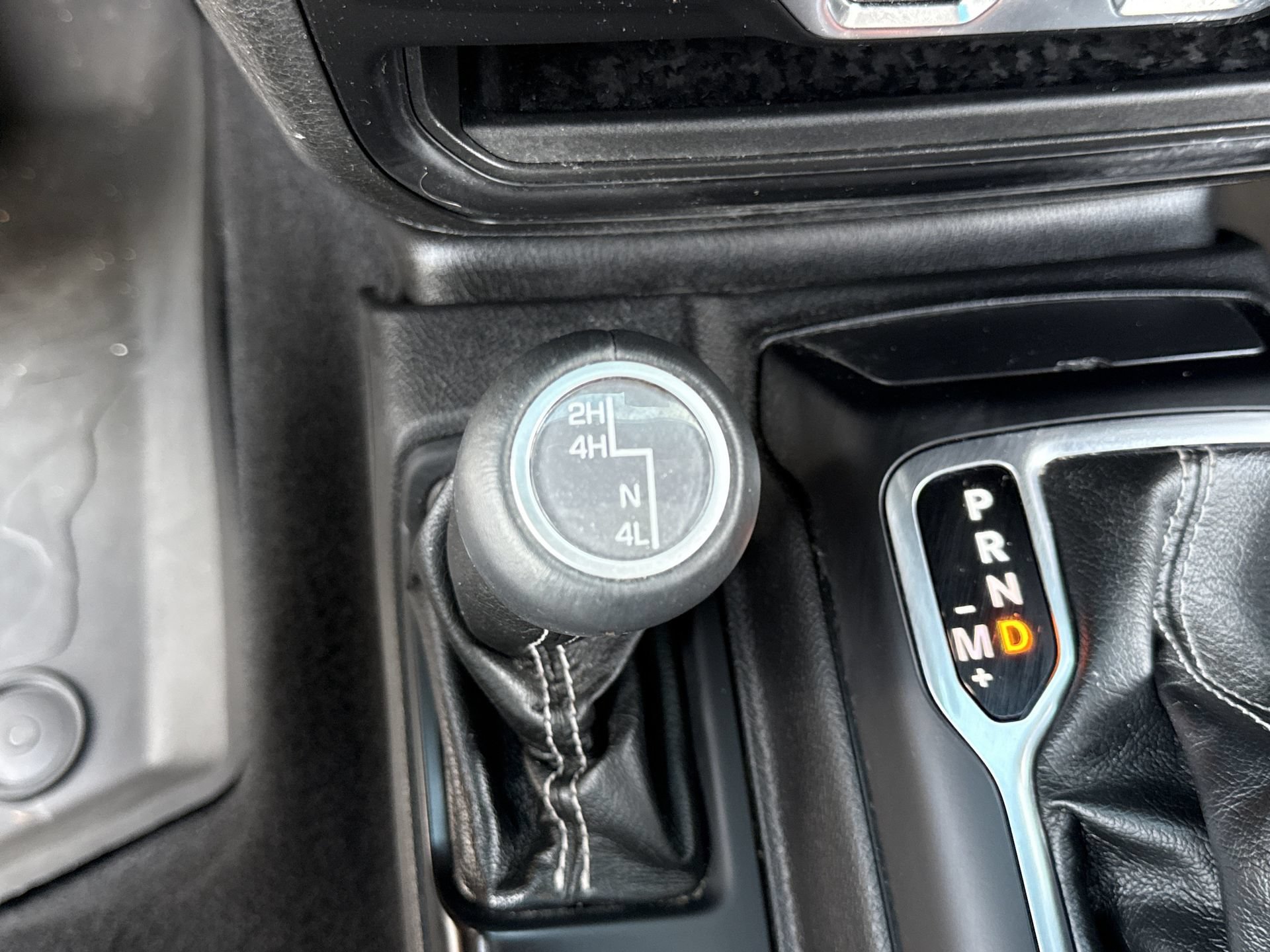 Used 2022 Jeep Wrangler Unlimited Sahara w/ LED Lighting Group AWD/4WD image 9