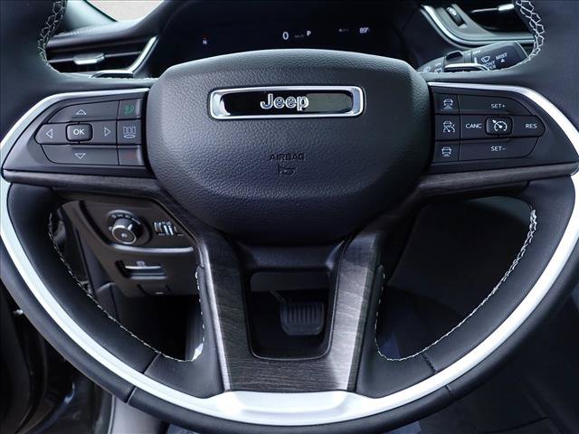 Used 2024 Jeep Grand Cherokee L Limited w/ Black Appearance Package AWD/4WD image 19