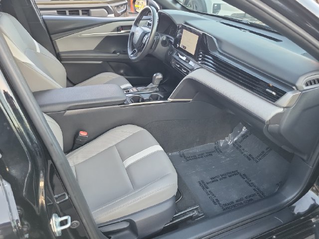 Used 2025 Toyota Camry SE FWD image 16
