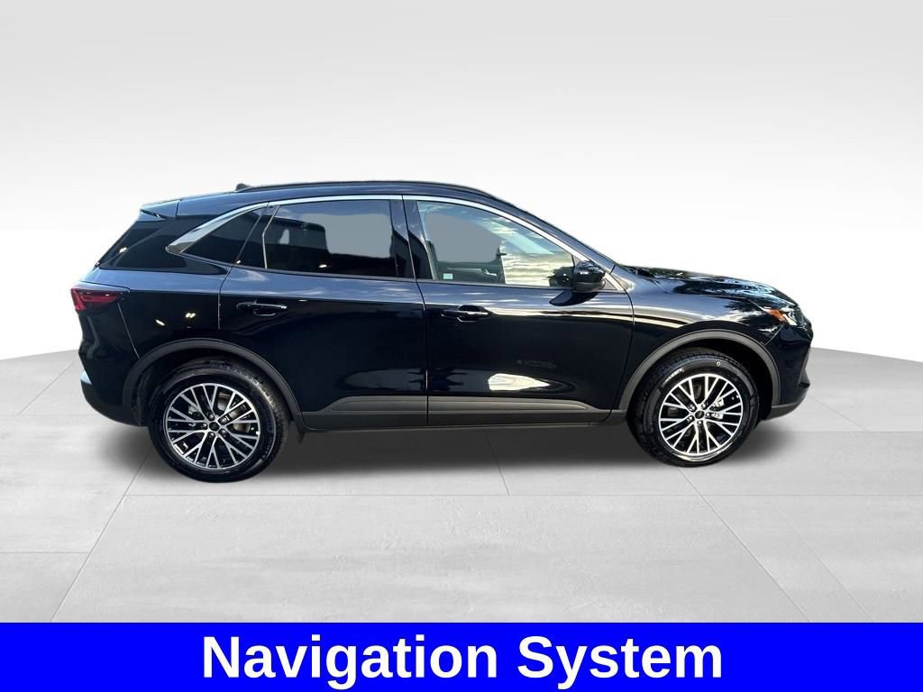 Certified 2024 Ford Escape SE image 2