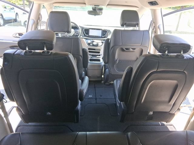 Used 2024 Chrysler Pacifica Touring-L FWD image 24