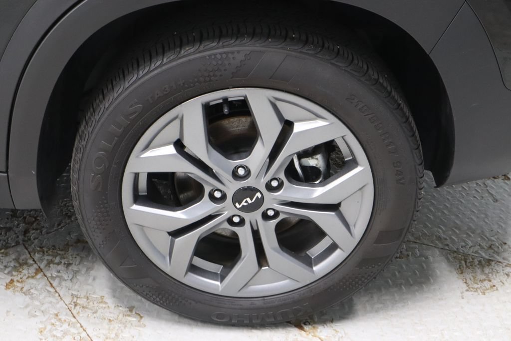 Used 2024 Kia Seltos LX AWD/4WD image 12
