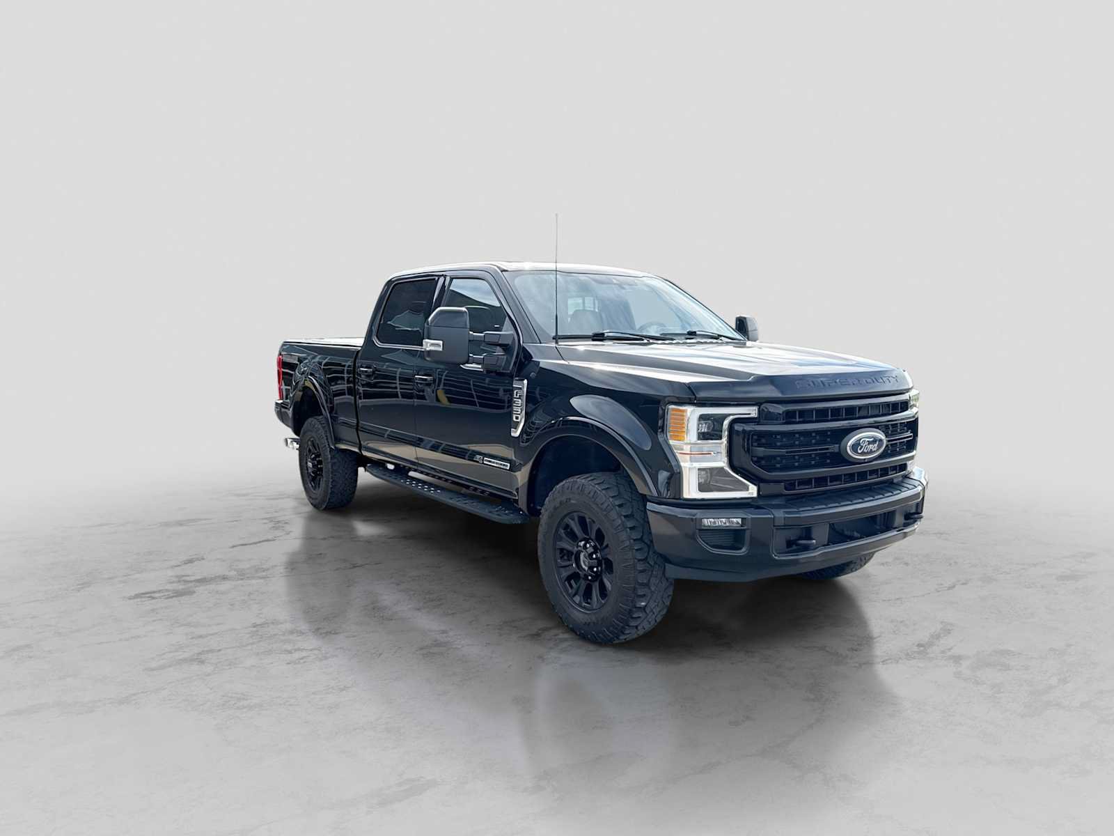 Certified 2022 Ford F350 Lariat w/ Tremor Off-Road Package AWD/4WD image 8