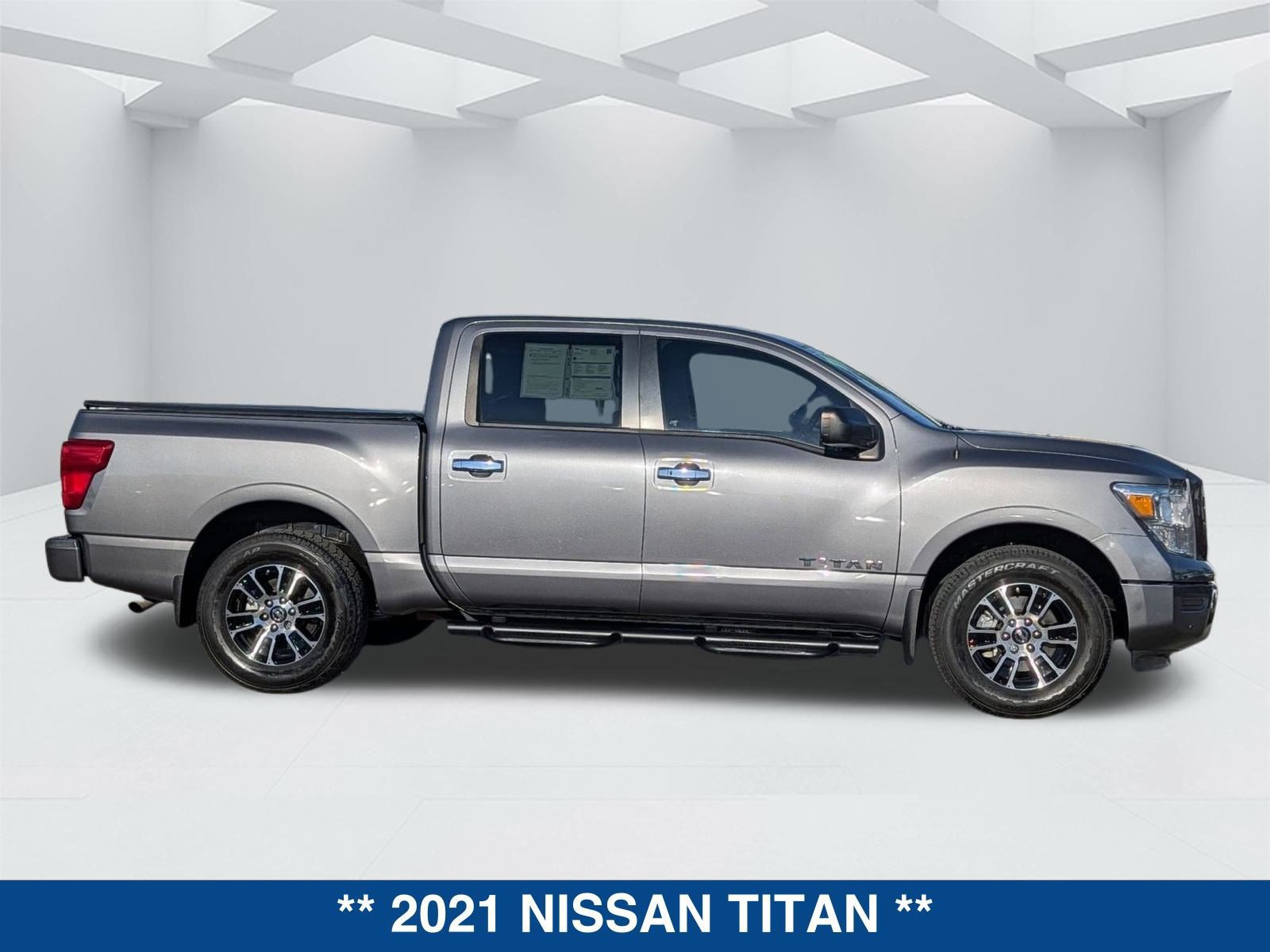 Used 2021 Nissan Titan SV w/ SV Convenience Package image 5