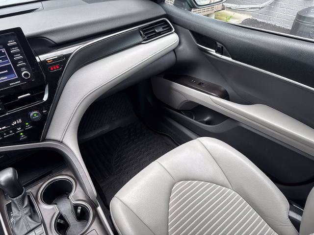 Used 2022 Toyota Camry SE w/ Cold Weather Package FWD image 28