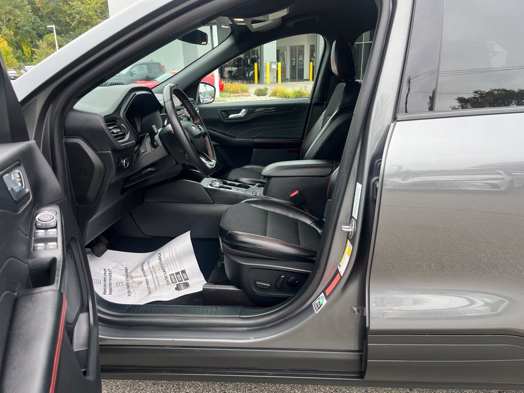 Certified 2025 Ford Escape ST-Line Select AWD/4WD image 6