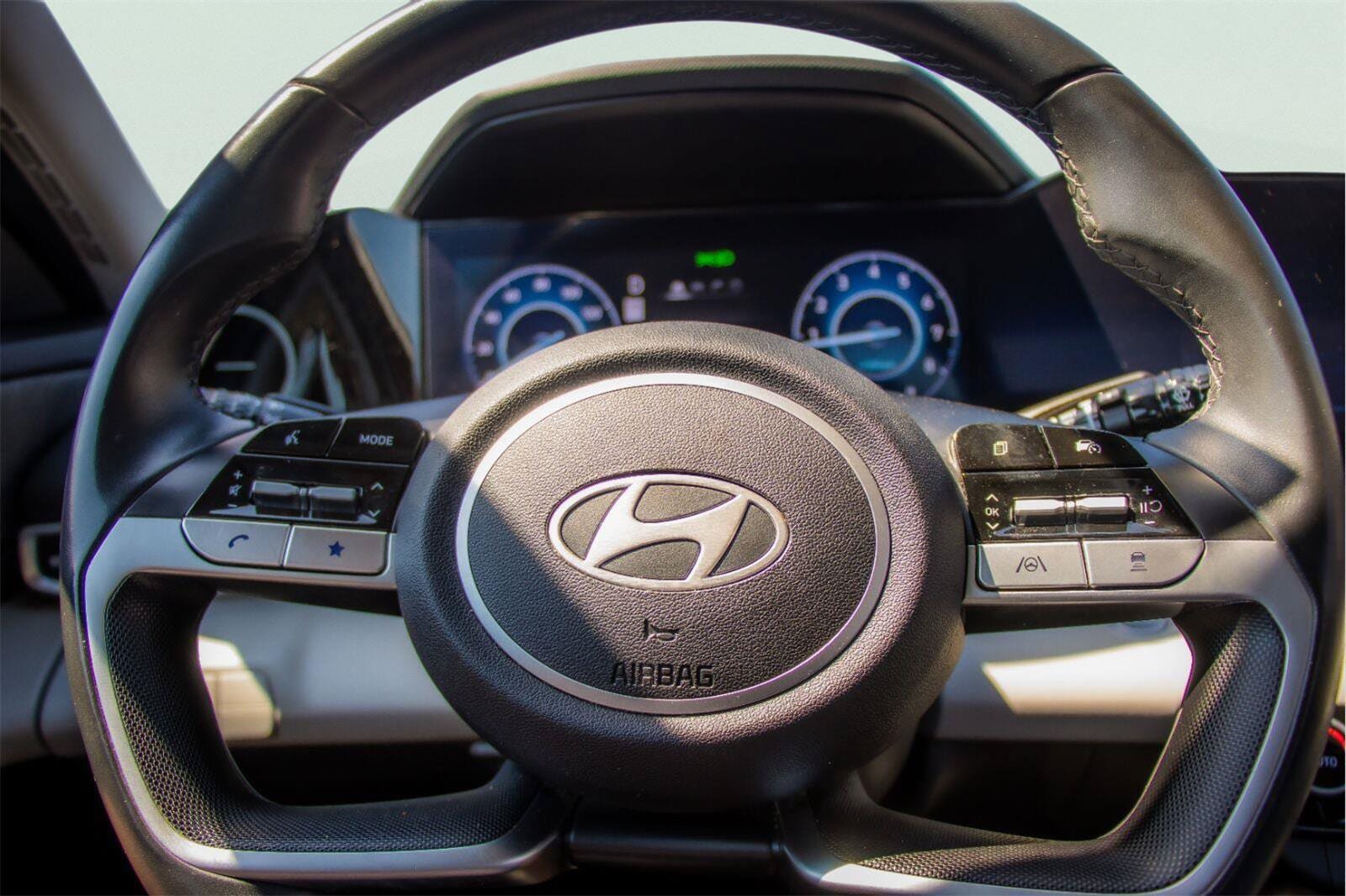 Used 2025 Hyundai Elantra Limited FWD image 11