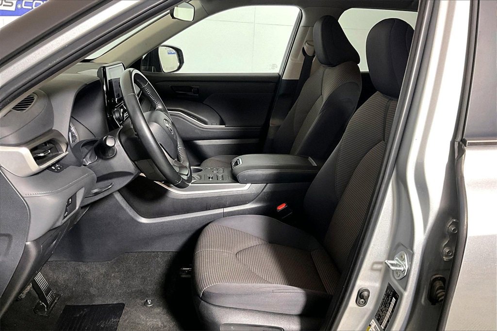 Used 2024 Toyota Highlander LE image 20