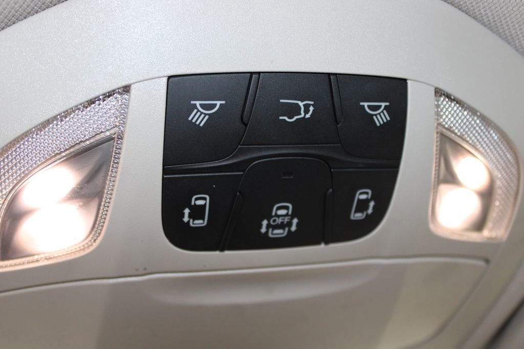 Used 2024 Chrysler Pacifica Touring-L image 52