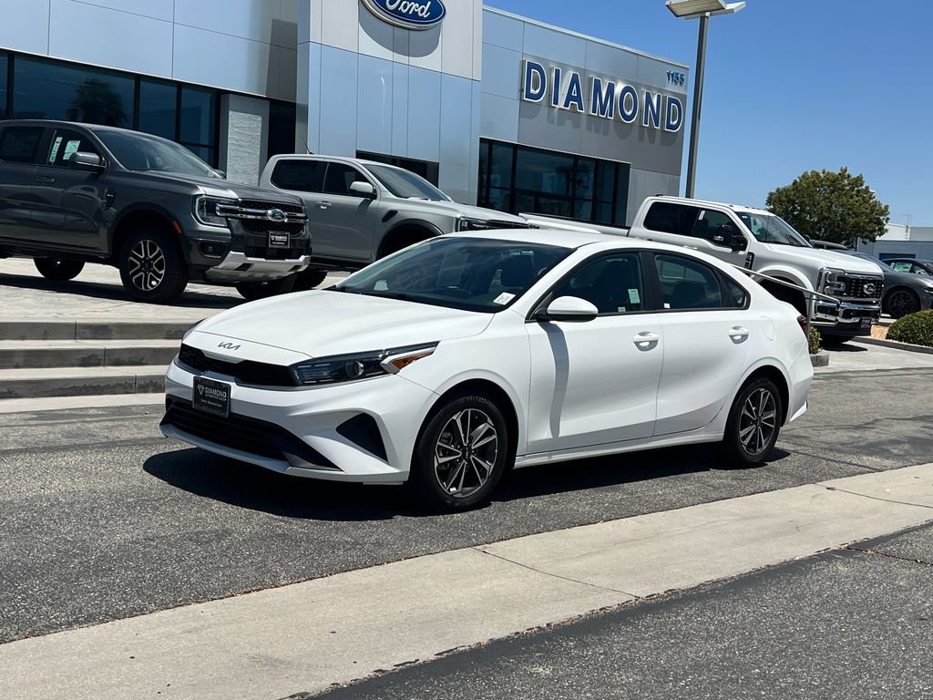 Used 2024 Kia Forte LXS FWD image 2