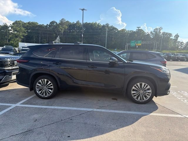 Used 2024 Toyota Highlander Platinum AWD/4WD image 9