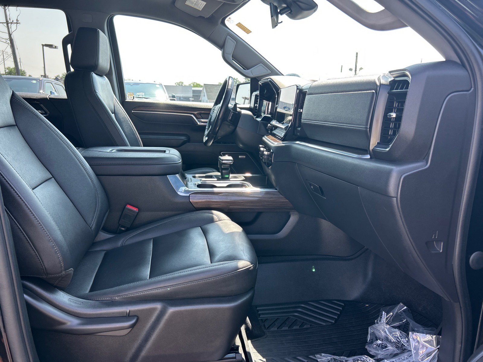 Used 2022 Chevrolet Silverado 1500 LT Trail Boss w/ LT Trail Boss Premium Package AWD/4WD image 17