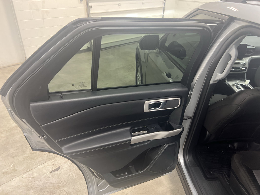 Certified 2024 Ford Explorer XLT RWD image 16