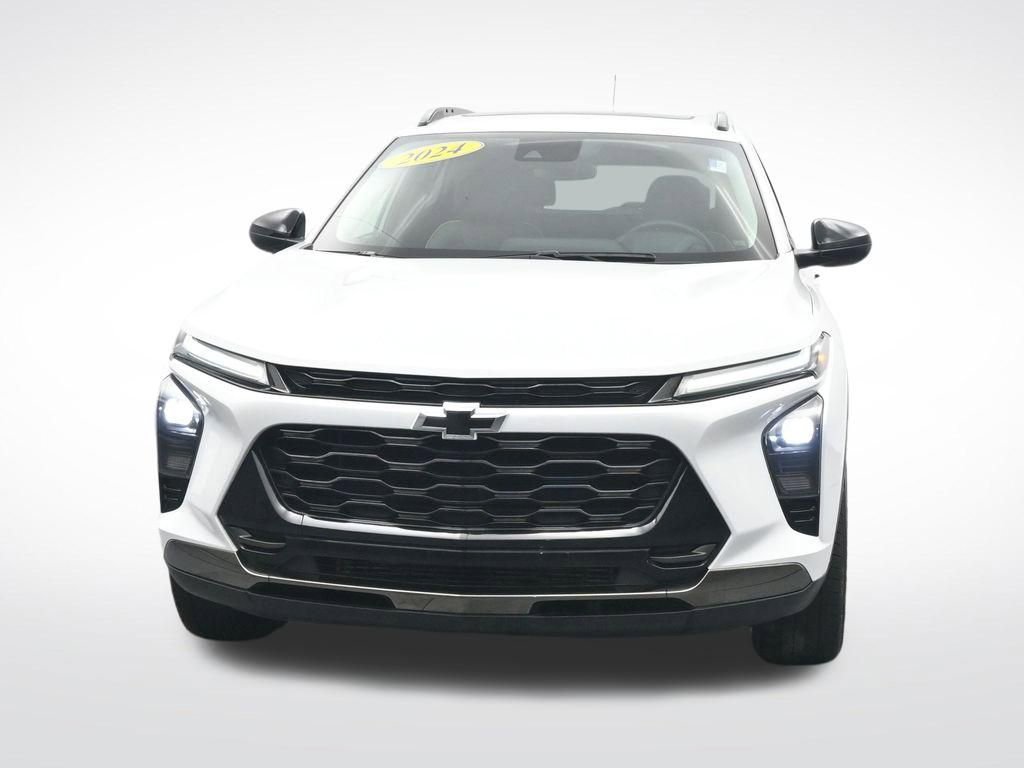 Used 2024 Chevrolet Trax ACTIV w/ Sunroof Package FWD image 2