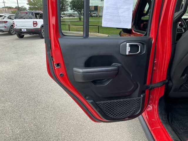Used 2019 Jeep Wrangler Unlimited Rubicon AWD/4WD image 11