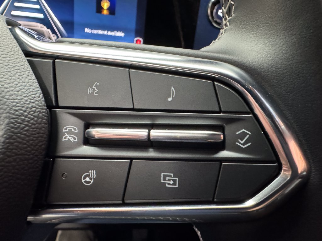Used 2026 Chevrolet Traverse LT FWD image 17
