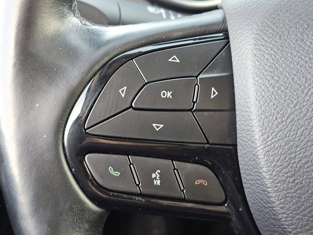 Used 2020 Jeep Cherokee Latitude Plus image 14