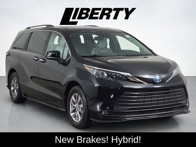 Used 2025 Toyota Sienna XLE w/ XLE Plus Package image 7