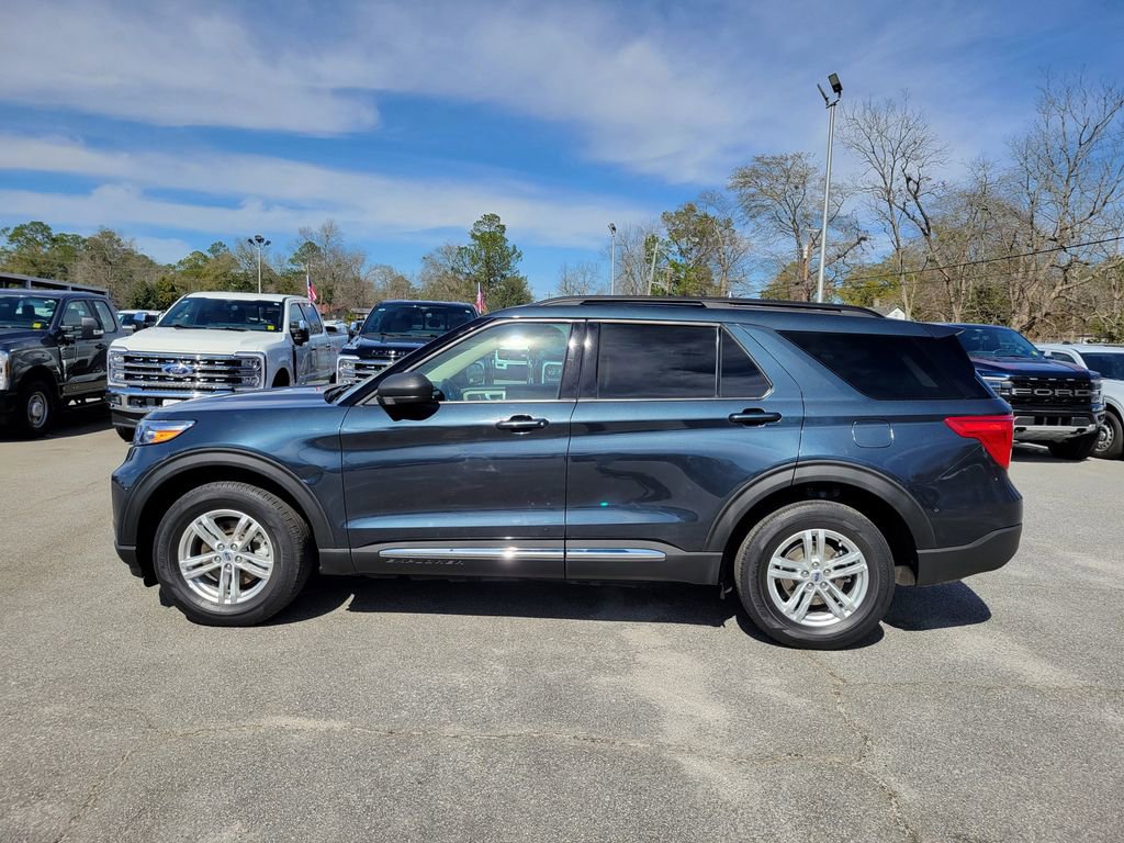 Certified 2022 Ford Explorer XLT image 2