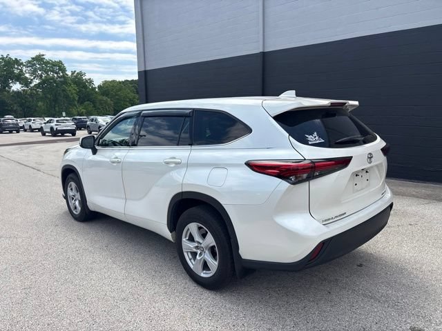 Used 2021 Toyota Highlander LE AWD/4WD image 31