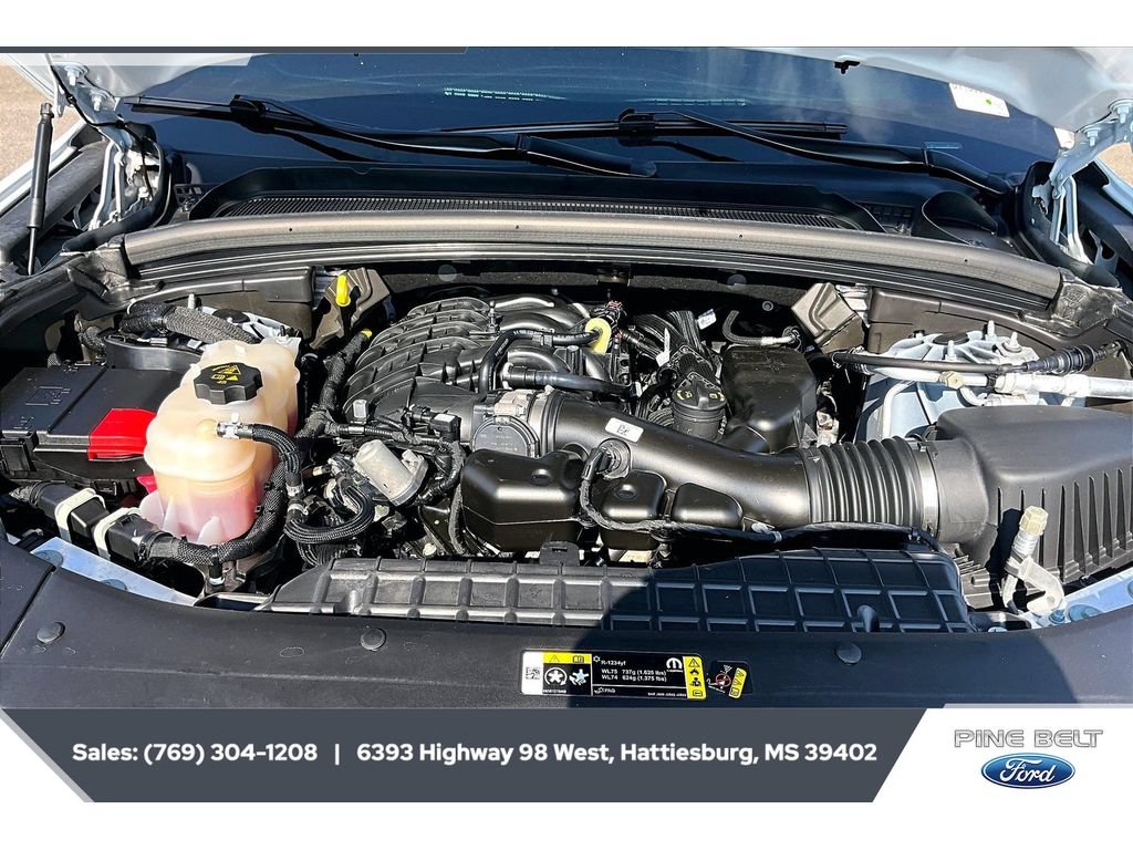 Used 2025 Jeep Grand Cherokee L Limited w/ Luxury Tech Group II RWD image 8