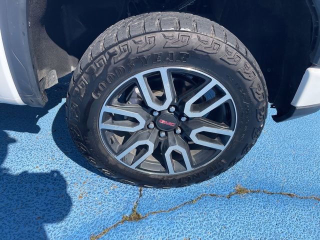 Used 2024 GMC Sierra 1500 AT4 w/ Technology Package AWD/4WD image 10