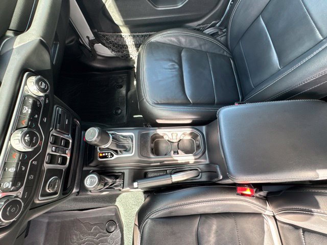 Used 2022 Jeep Wrangler Unlimited Sahara w/ Cold Weather Group AWD/4WD image 18