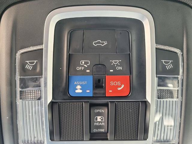 Used 2023 RAM 1500 Laramie AWD/4WD image 17