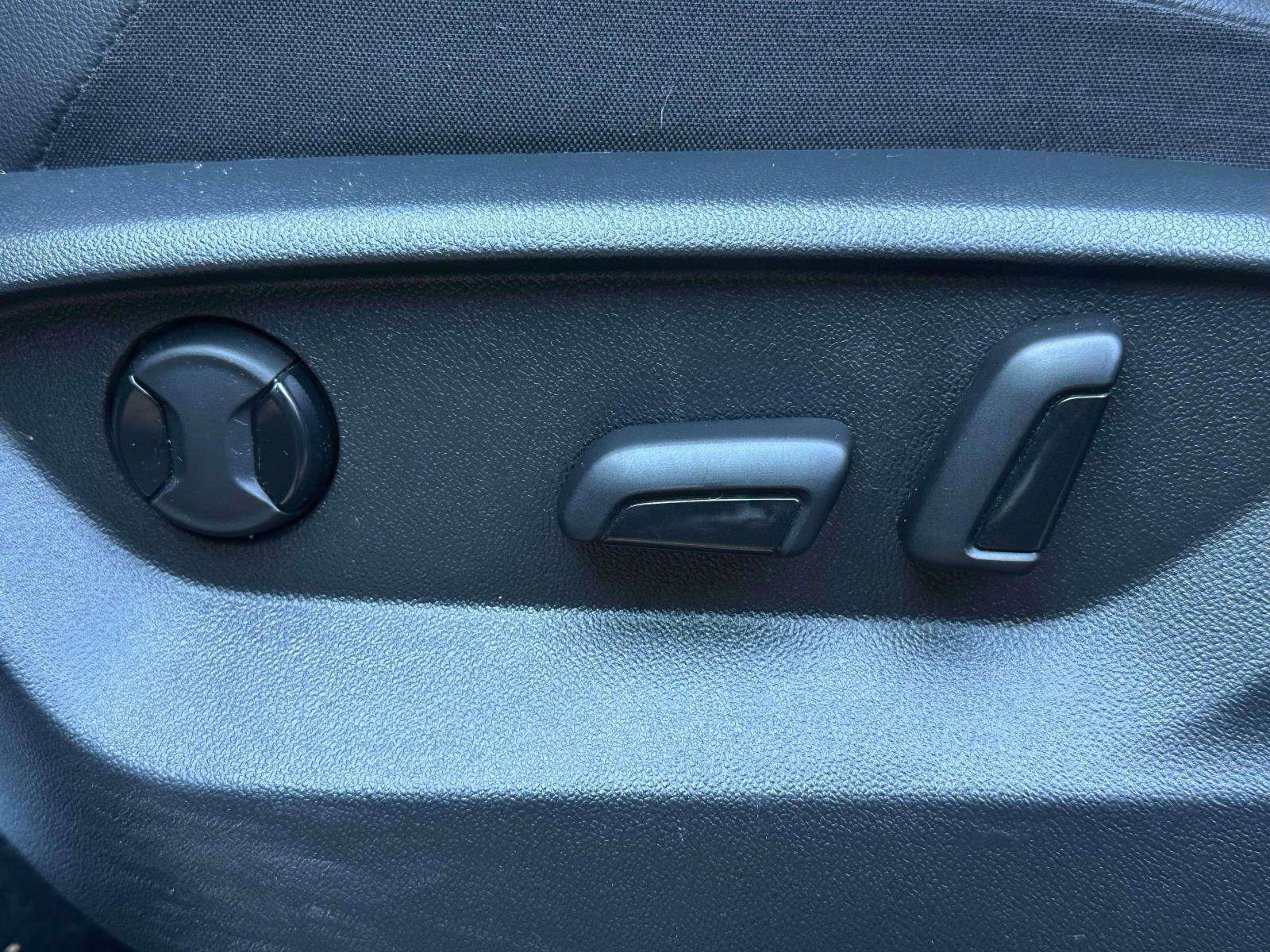 Used 2021 Volkswagen Tiguan SE w/ Panoramic Sunroof Package image 18