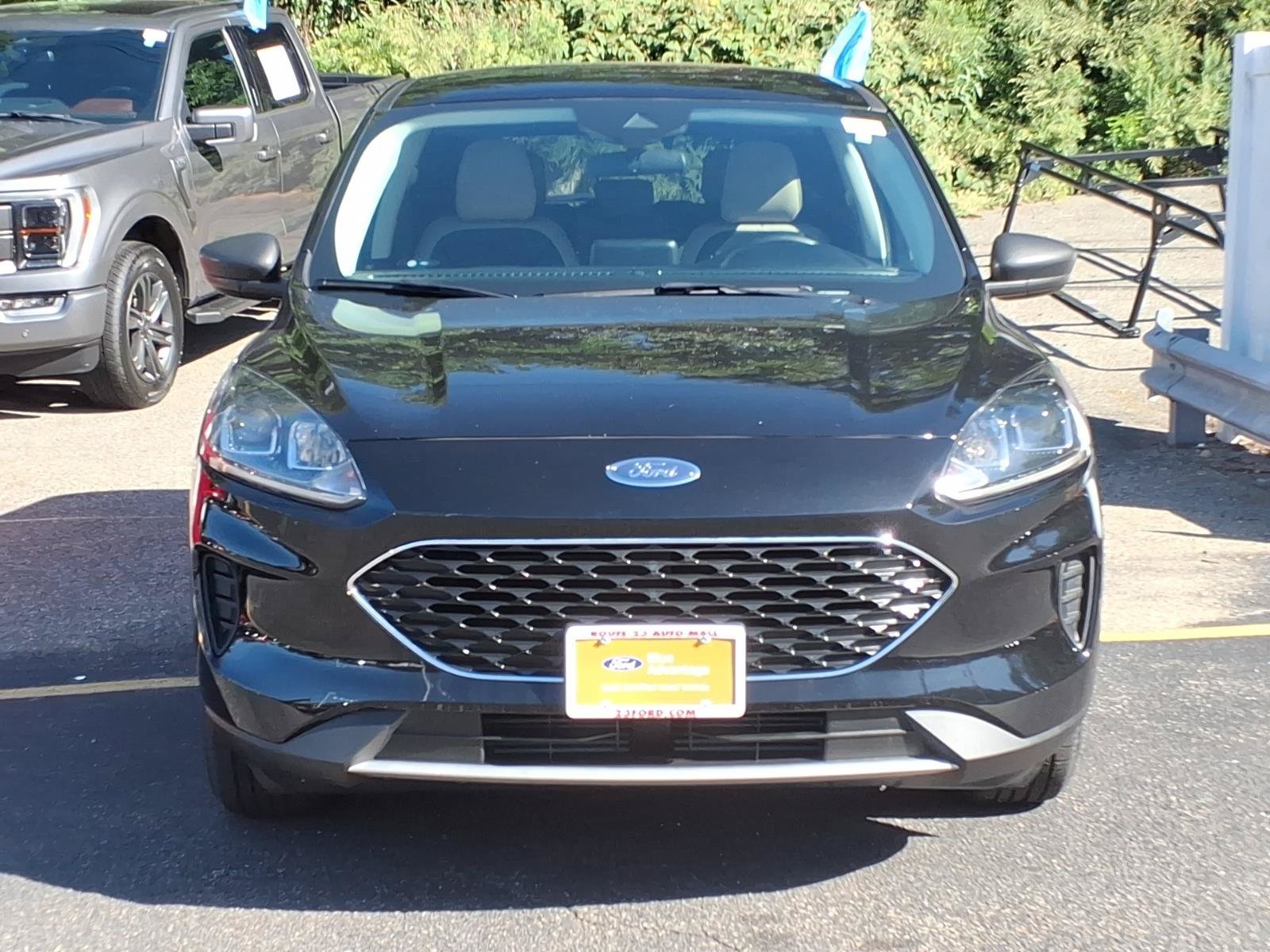 Certified 2022 Ford Escape SE w/ Convenience Package AWD/4WD image 2
