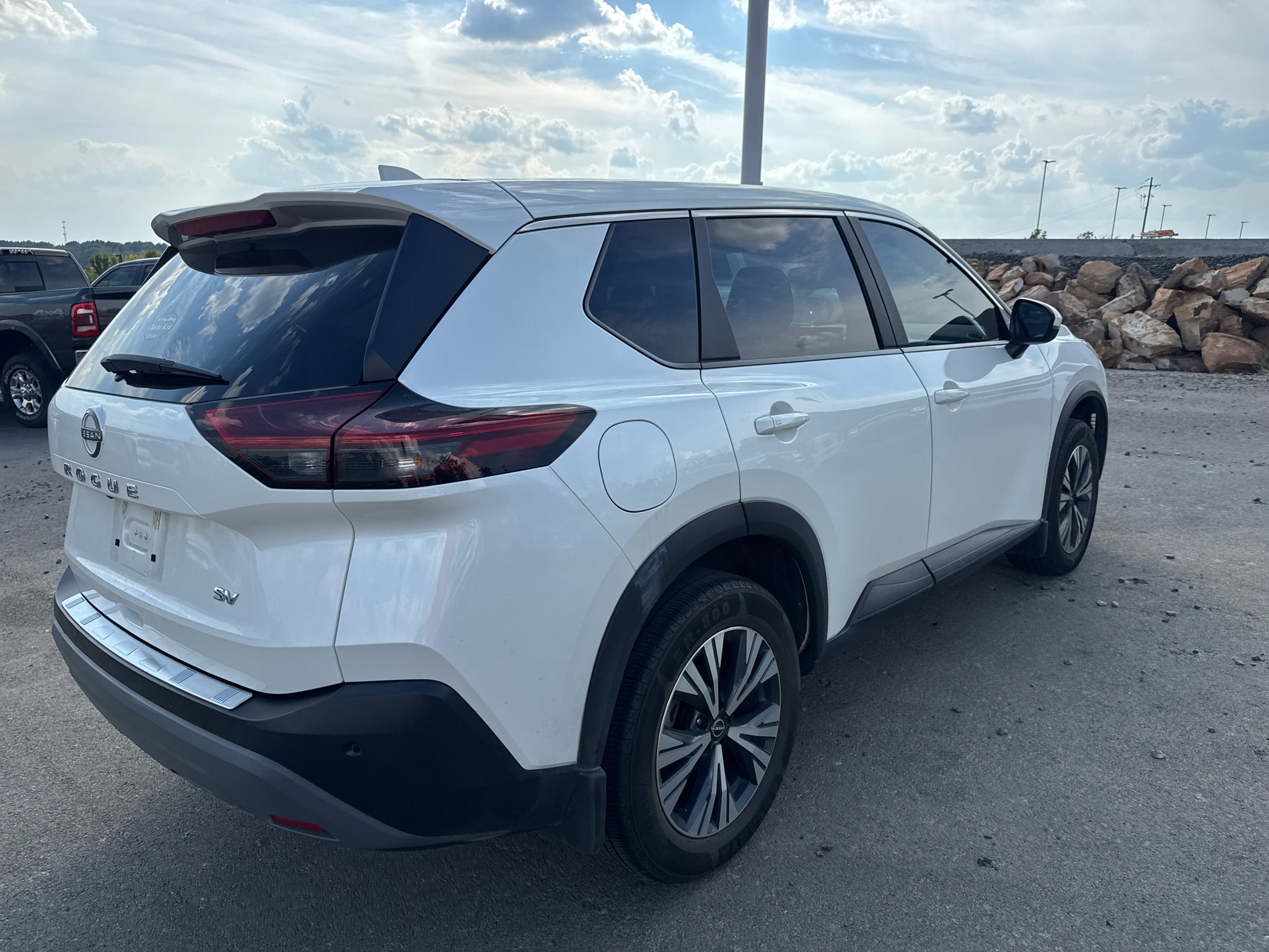 Used 2023 Nissan Rogue SV FWD image 6