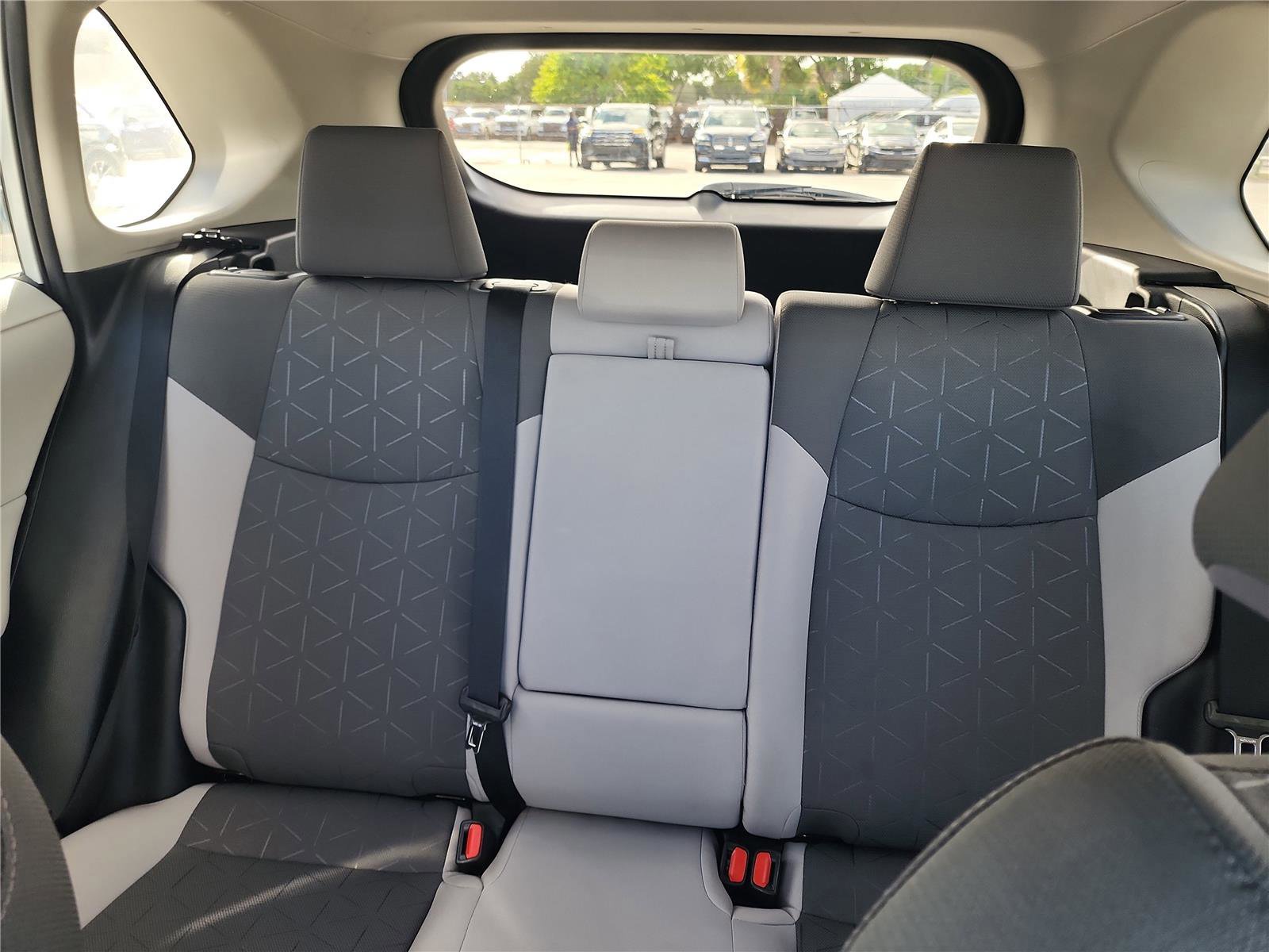 Used 2021 Toyota RAV4 XLE image 19