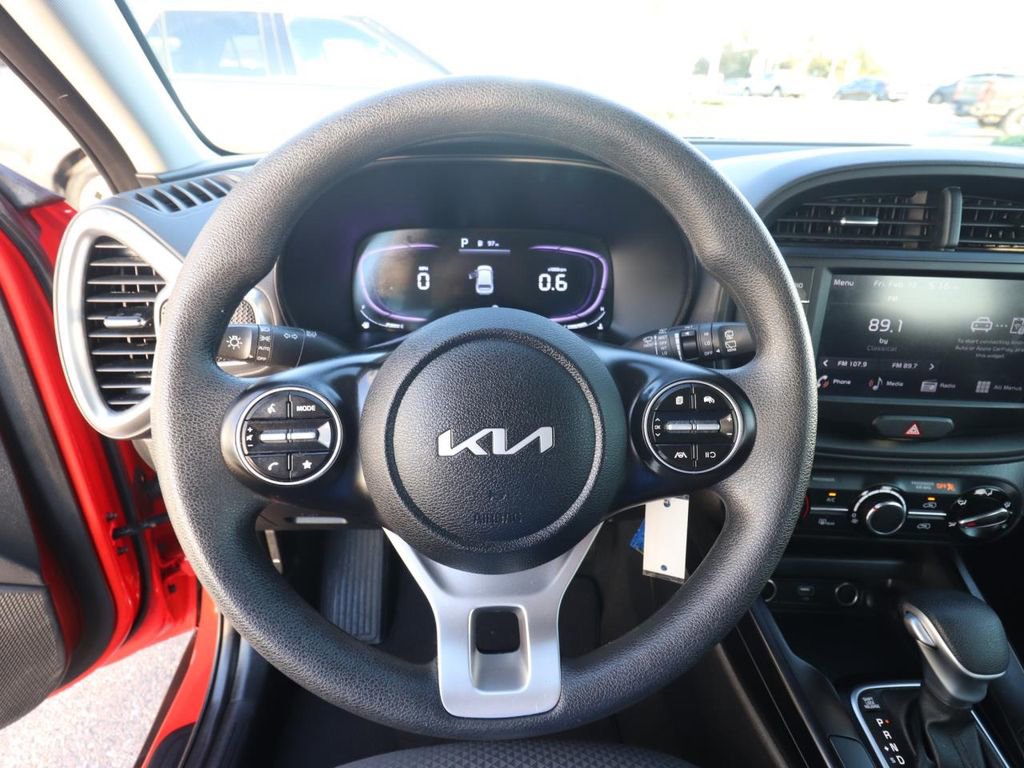 Used 2025 Kia Soul LX w/ LX Technology Package image 17
