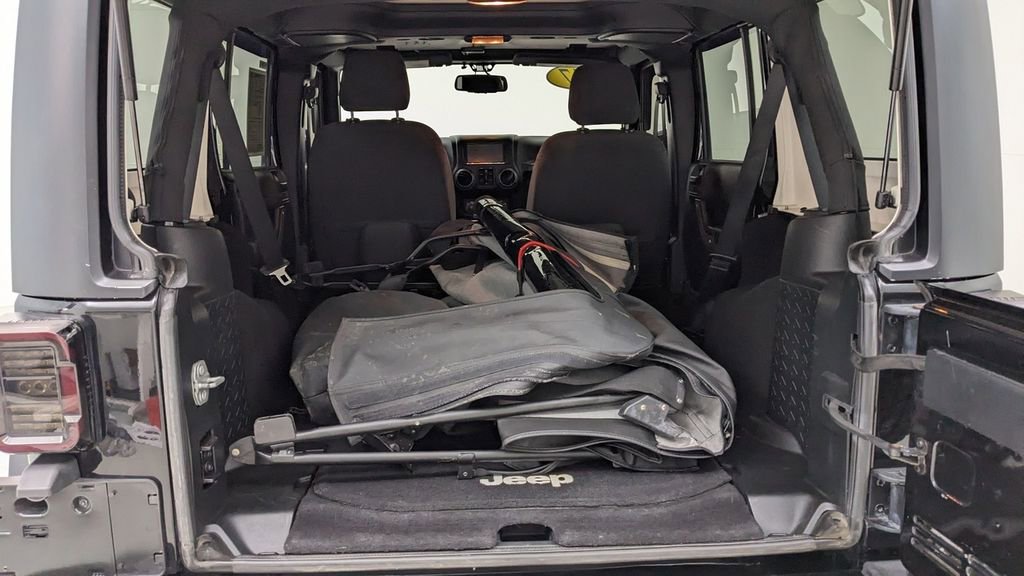 Used 2017 Jeep Wrangler Unlimited Willys image 7