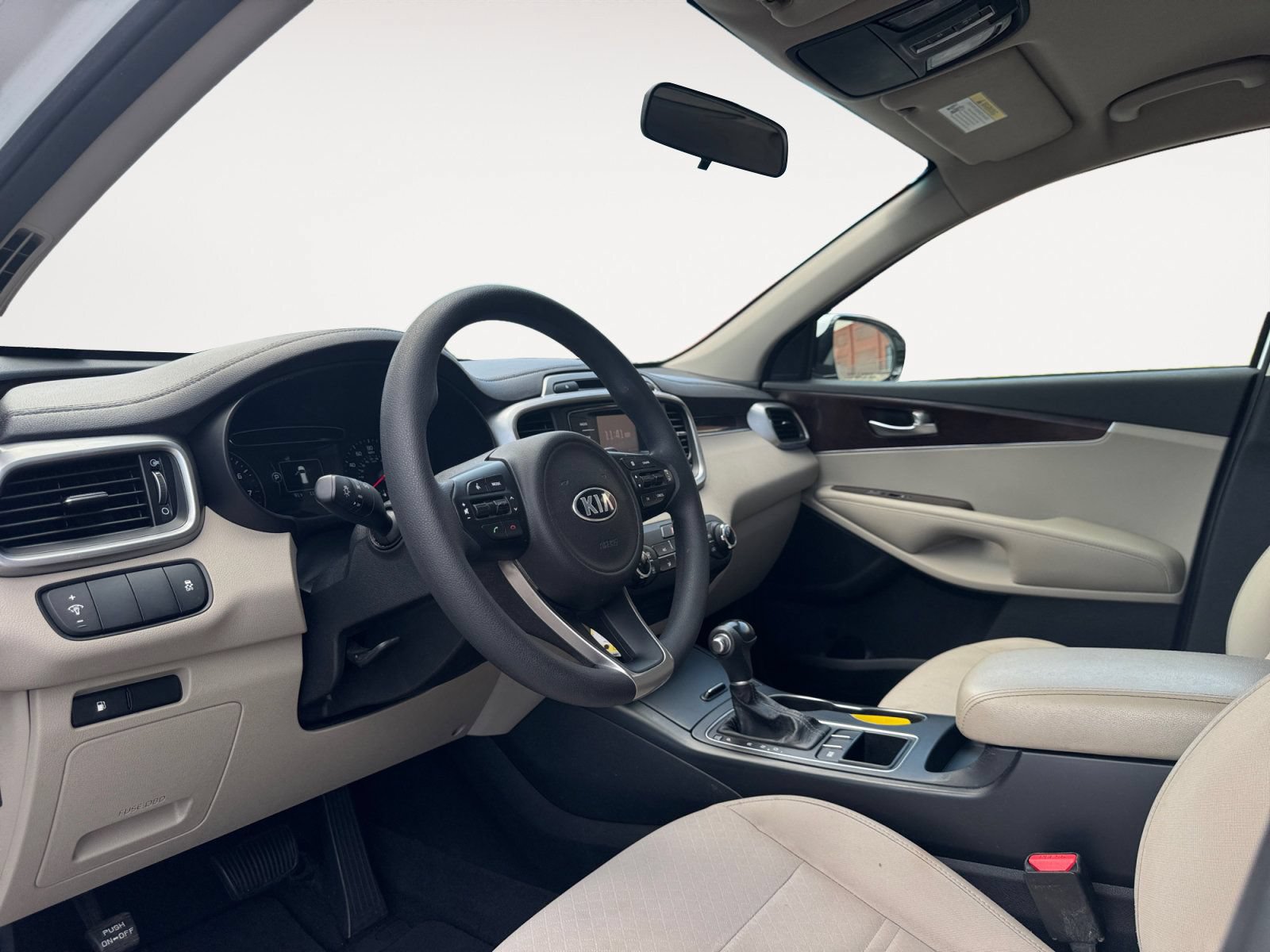 Used 2017 Kia Sorento FWD image 9