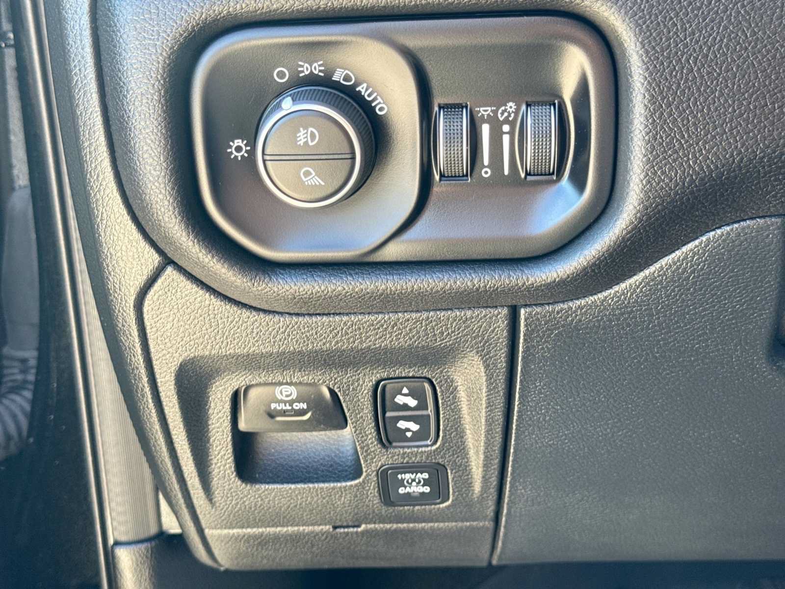 Used 2024 RAM 1500 Laramie AWD/4WD image 25