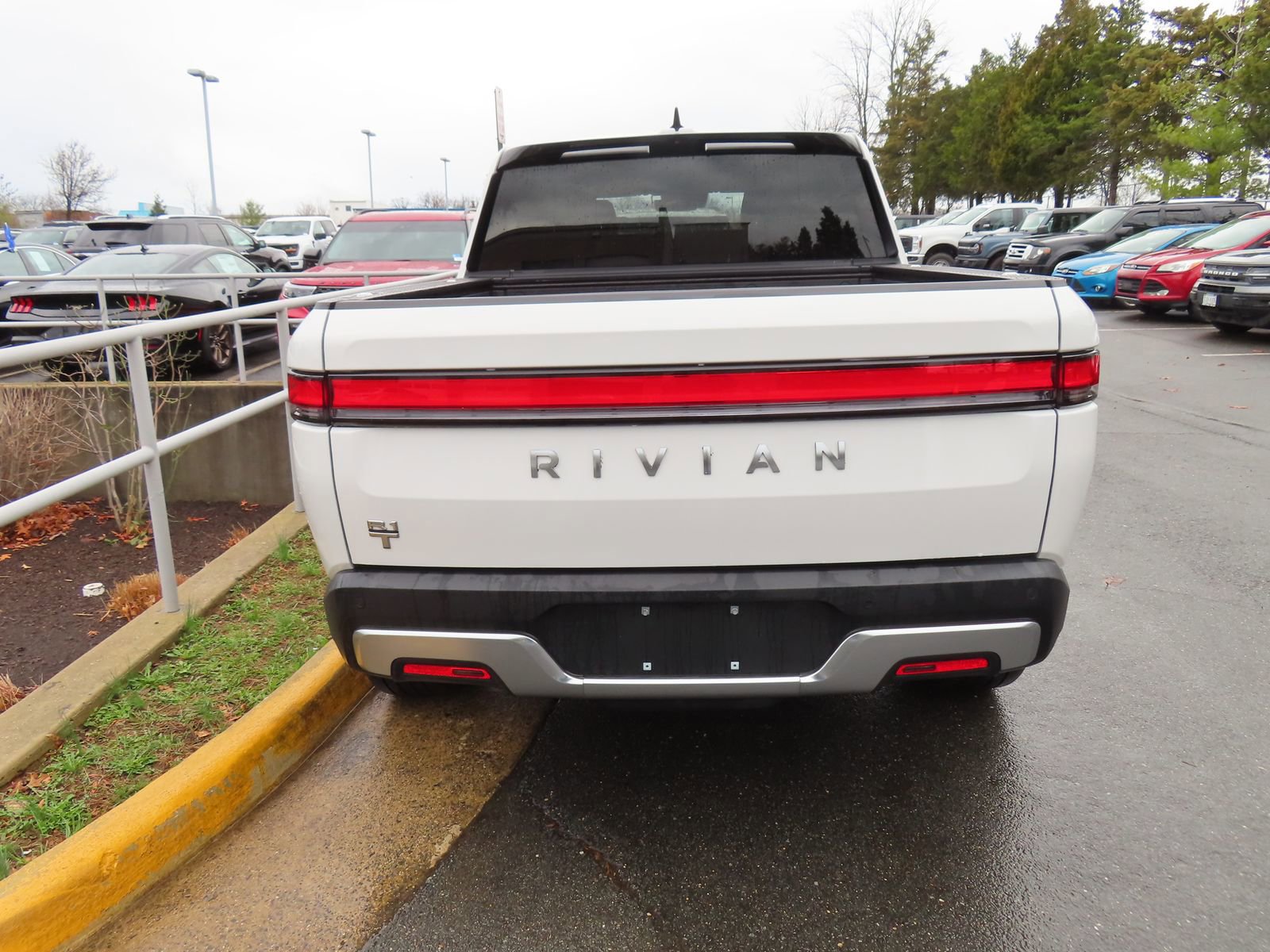 Used 2025 Rivian R1T Adventure image 3