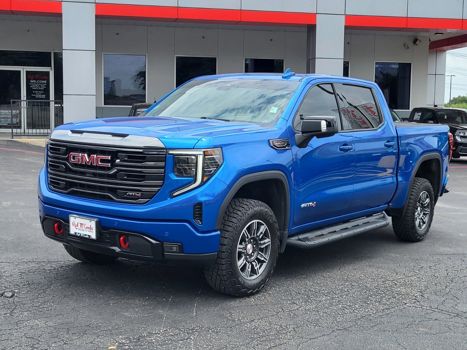 Used 2024 GMC Sierra 1500 AT4 AWD/4WD image 8