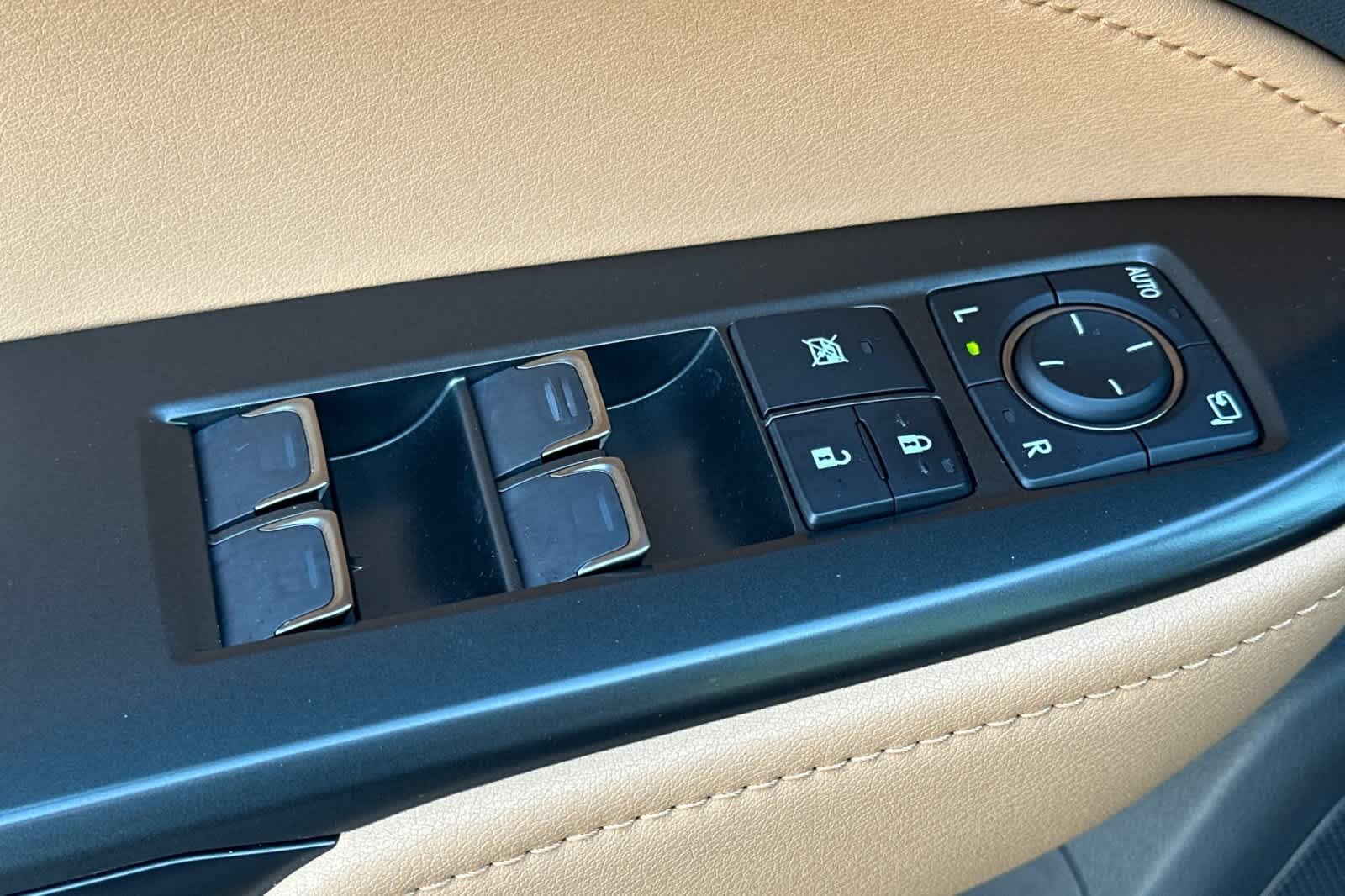 Used 2025 Lexus NX 300h AWD w/ Luxury Package image 13