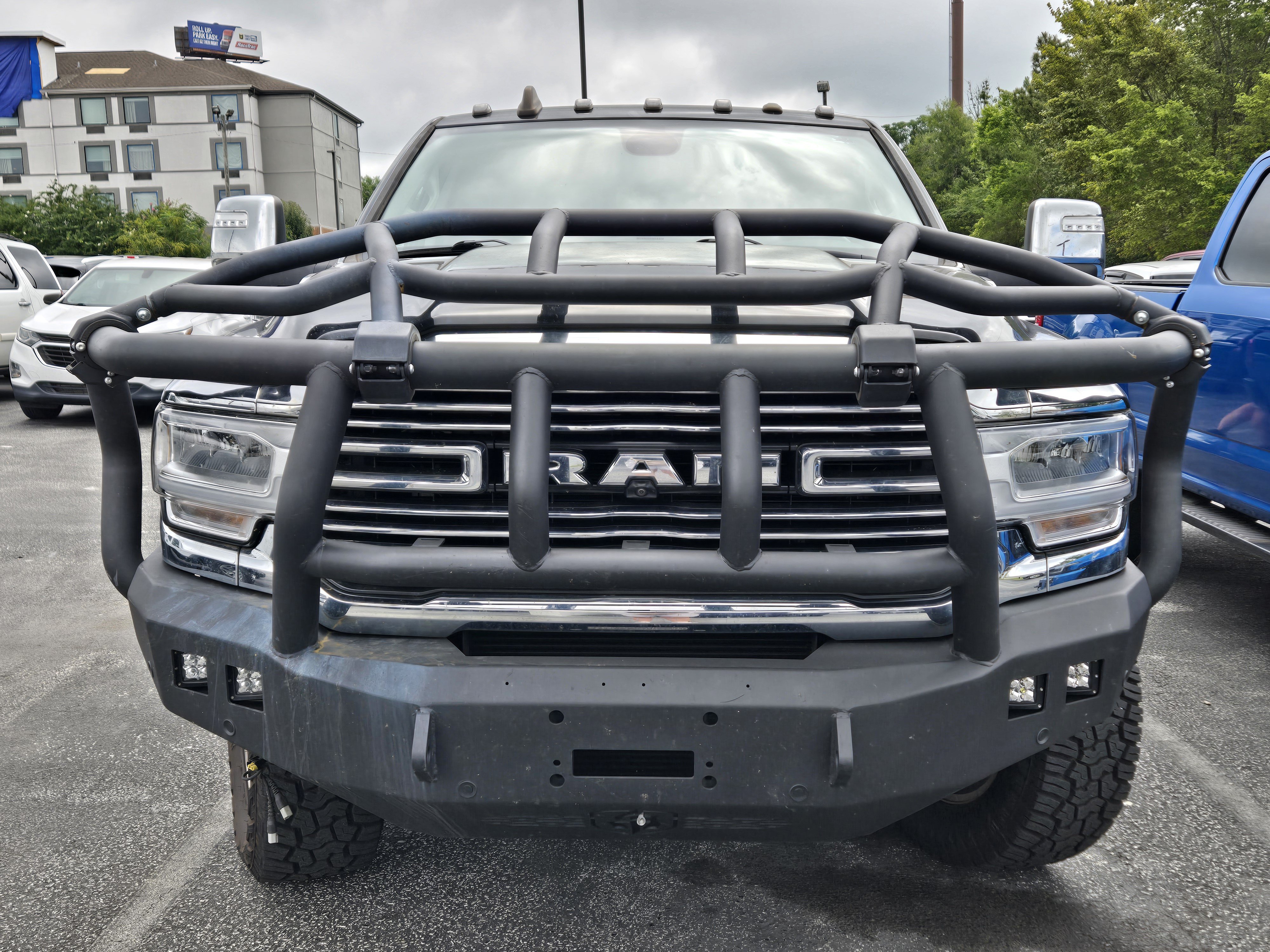 Used 2023 RAM 2500 Laramie AWD/4WD image 2