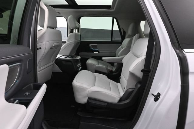 Certified 2025 Ford Expedition Max Platinum w/ Driver's Package AWD/4WD image 21