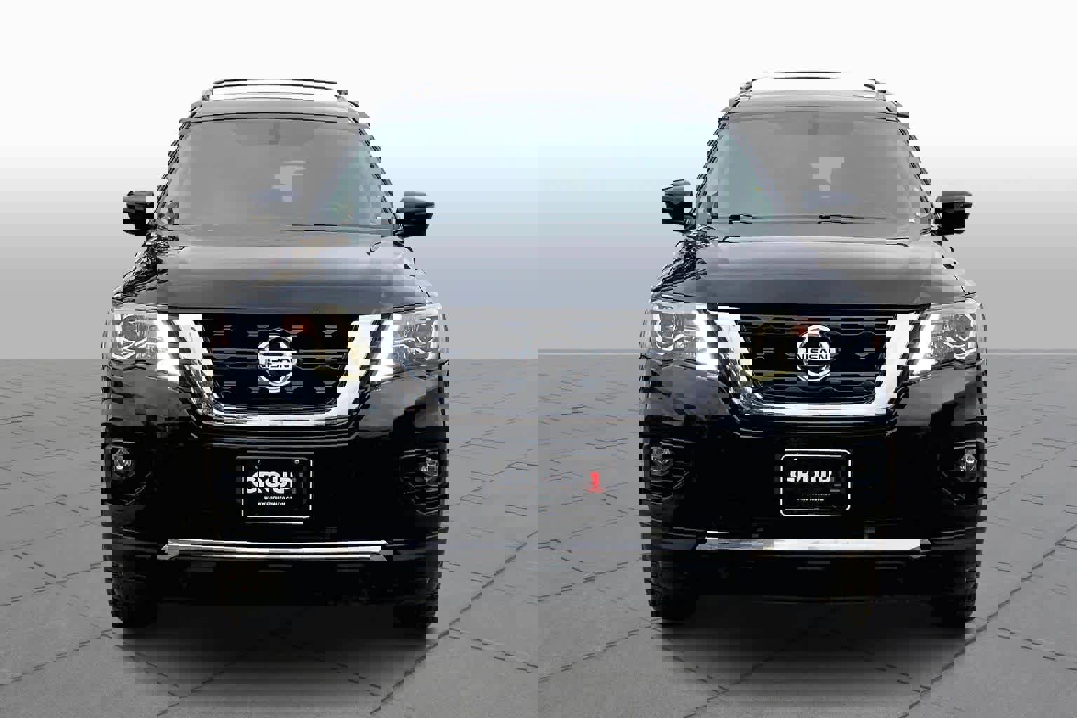 Used 2019 Nissan Pathfinder Platinum image 3