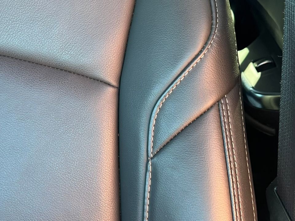 Used 2025 Cadillac XT4 Premium Luxury image 15